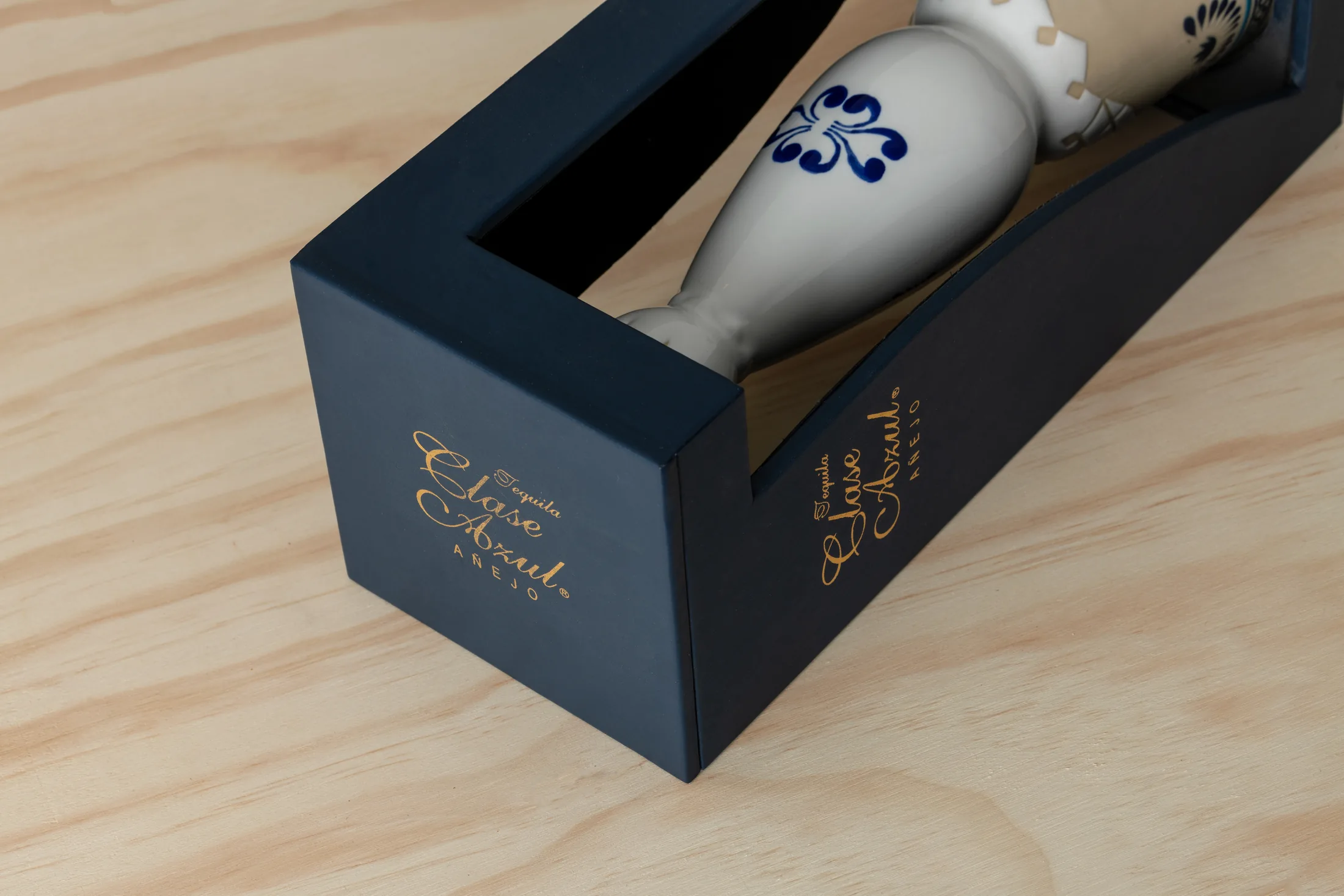 Detalle del estuche de Clase Azul Añejo