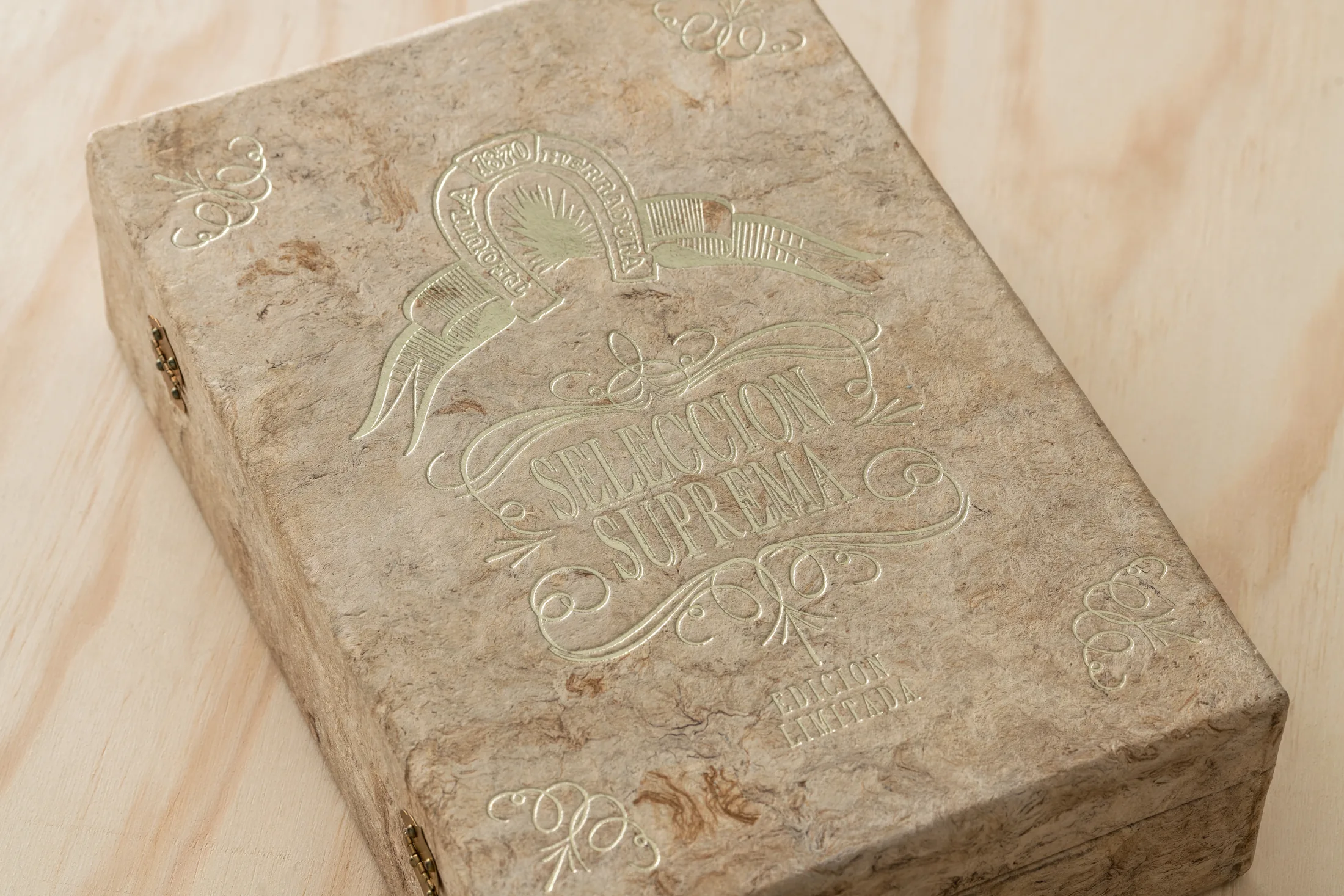 Detalle del estuche de Herradura Selección Suprema