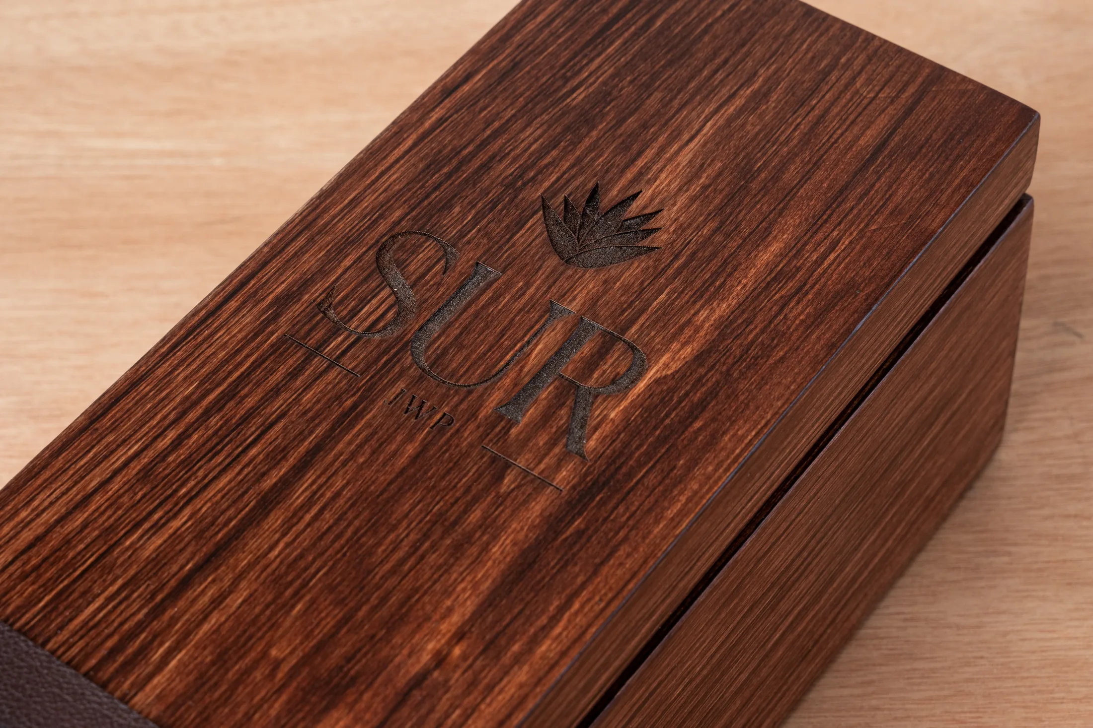 Detalle del estuche de Tequila Sur